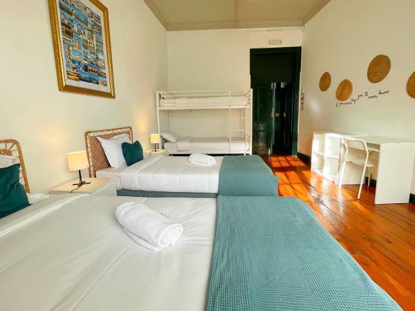 Algarve HOSTEL : photo 2 de la chambre chambre familiale avec salle de bains commune