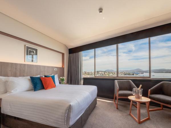 Wrest Point : photo 1 de la chambre chambre lit king-size deluxe - vue sur port