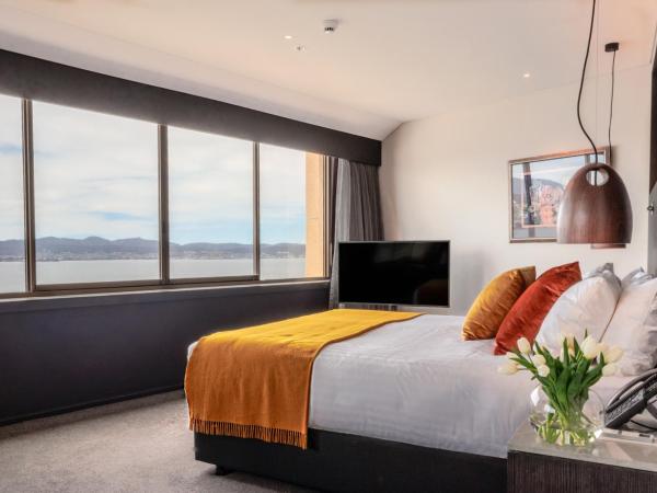 Wrest Point : photo 4 de la chambre suite lit king-size - vue sur port