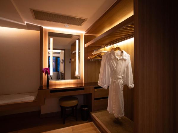 The Garden Hotel Guangzhou - Free shuttle between hotel and Exhibition Center during Canton Fair & Exhibitor registration Counter : photo 5 de la chambre suite exécutive jardin avec lit king-size