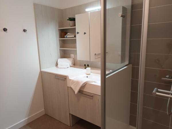 Domitys Les Demoiselles : photo 2 de la chambre appartement avec balcon