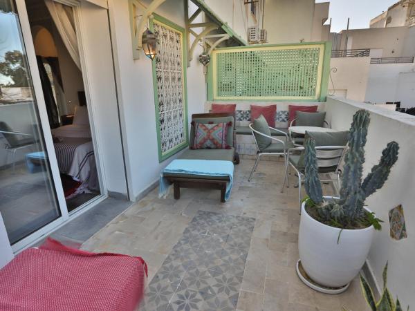 Dar Souad : photo 10 de la chambre chambre double ou lits jumeaux avec terrasse