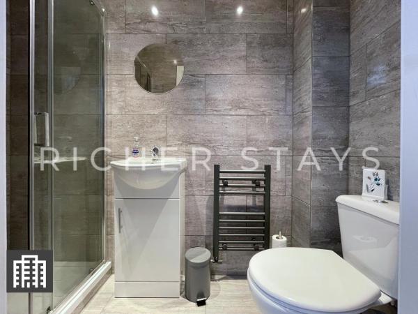 Hackney Suites - En-suite rooms & amenities : photo 3 de la chambre chambre double avec salle de bains privative