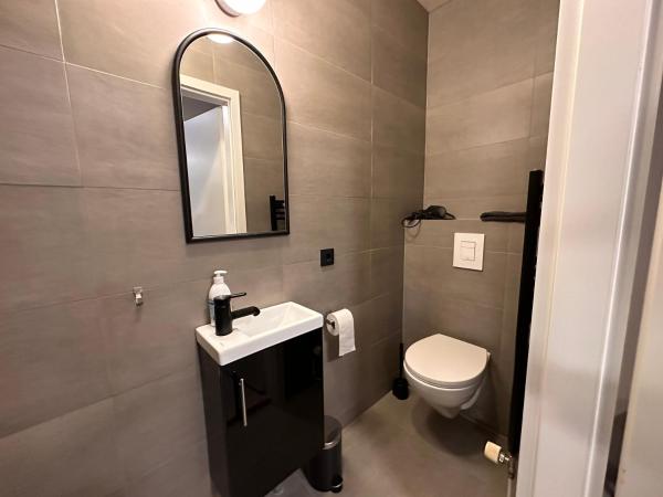 Travel Inn : photo 5 de la chambre chambre familiale avec salle de bains privative