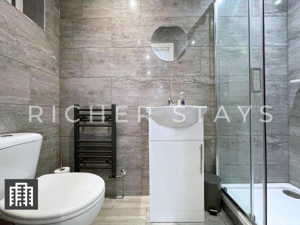 Hackney Suites - En-suite rooms & amenities : photo 3 de la chambre chambre simple avec salle de bains privative