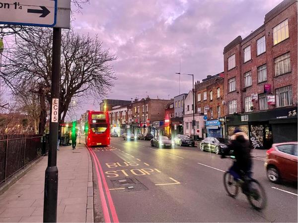 Hackney Suites - En-suite rooms & amenities : photo 10 de la chambre chambre triple avec salle de bains privative