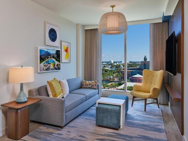 Walt Disney World Swan Reserve : photo 2 de la chambre signature epcot view, suite, 1 king, sofa bed (includes early entry to disney theme parks)