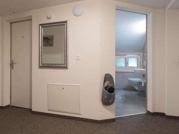 Lehmann's Herberge Hostel : photo 9 de la chambre petite chambre simple avec salle de bains commune