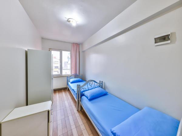 Gökçe Pansiyon - Only men : photo 1 de la chambre chambre lits jumeaux avec salle de bains commune