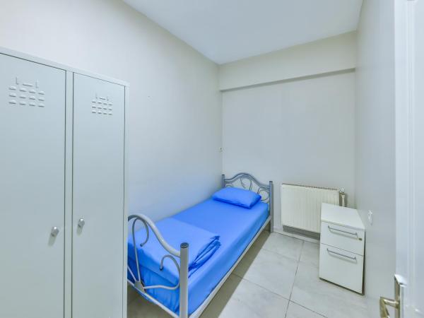 Gökçe Pansiyon - Only men : photo 1 de la chambre chambre simple standard avec salle de bains commune