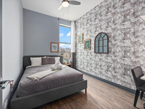 McCormick Place Guest House : photo 1 de la chambre chambre lit queen-size avec salle de bains commune