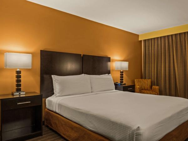 Best Western The Plaza Hotel - Free Breakfast : photo 4 de la chambre chambre lit king-size