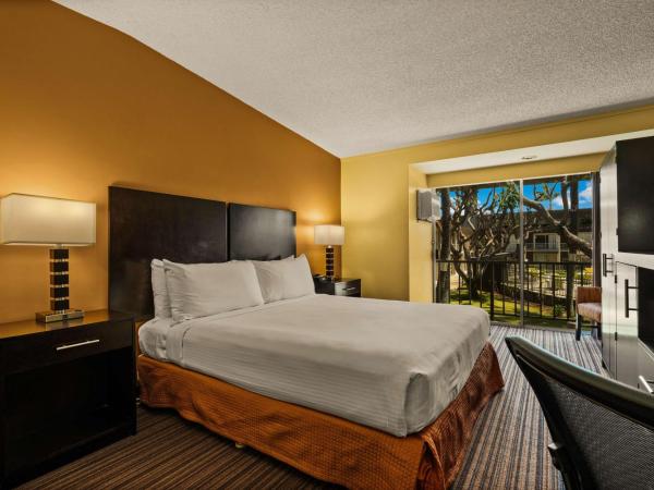 Best Western The Plaza Hotel - Free Breakfast : photo 2 de la chambre chambre lit king-size - vue sur cour