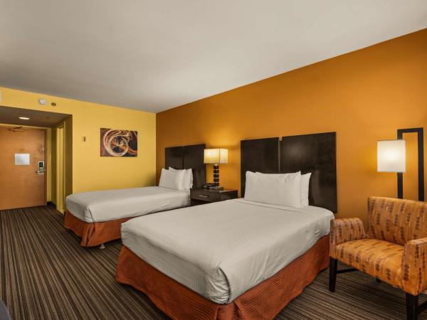 Best Western The Plaza Hotel - Free Breakfast : photo 4 de la chambre chambre double avec 2 lits doubles - vue sur ville - non-fumeurs