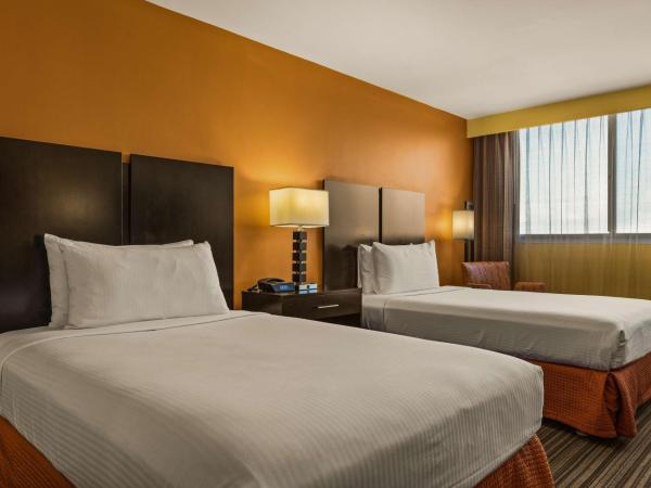 Best Western The Plaza Hotel - Free Breakfast : photo 3 de la chambre chambre double avec 2 lits doubles - vue sur ville - non-fumeurs