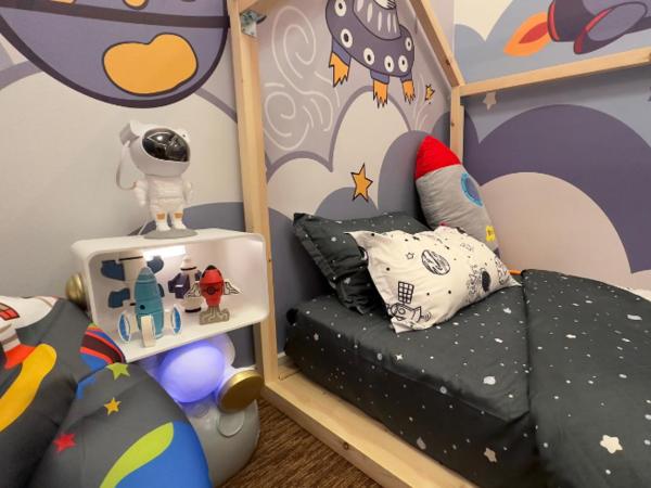 Somerset Kuala Lumpur : photo 2 de la chambre astronaut-themed 1 bedroom premier family suites