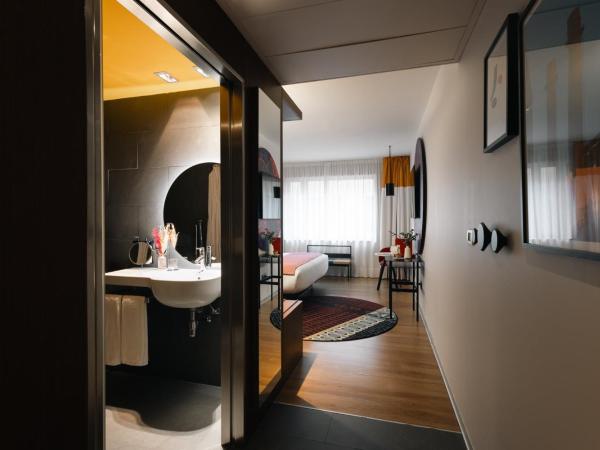 Hotel Indigo Barcelona Plaza Espana, an IHG Hotel : photo 1 de la chambre chambre lit queen-size premium - accessible aux personnes à mobilité réduite
