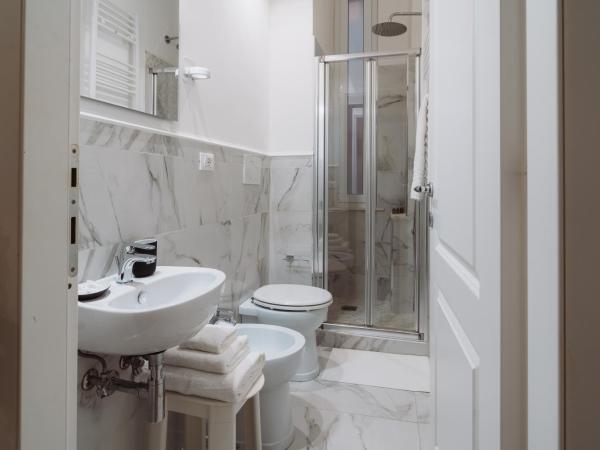 Rooms Genova dei Rolli : photo 9 de la chambre chambre double avec salle de bains privative