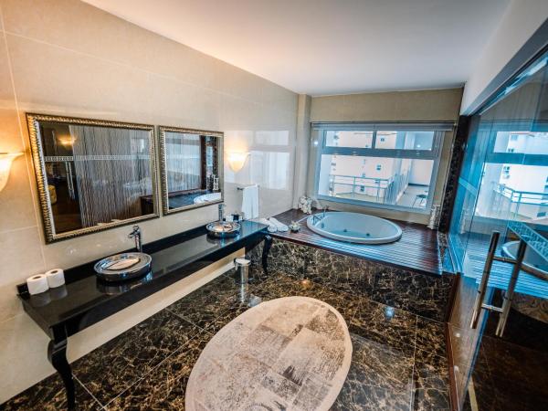 Prime Beach Hotel Ex Ideal Prime Beach : photo 8 de la chambre suite lit king-size - vue sur mer