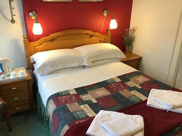 The Royal Crown Guest House : photo 4 de la chambre chambre double avec salle de bains commune
