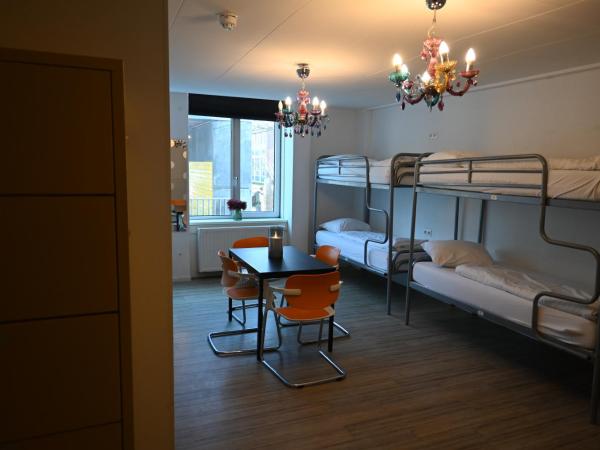 Dutchies Hostel : photo 2 de la chambre lit dans dortoir mixte de 10 lits