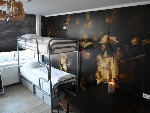 Dutchies Hostel : photo 1 de la chambre lit dans dortoir mixte de 6 lits