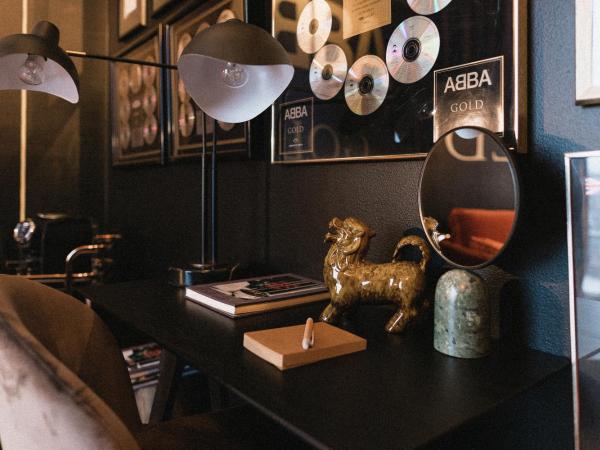 Backstage Hotel Stockholm : photo 4 de la chambre abba gold junior suite