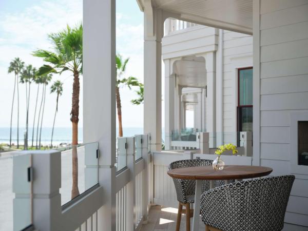 Shore House at The Del, Curio Collection by Hilton : photo 3 de la chambre two-bedroom loft villa with ocean view
