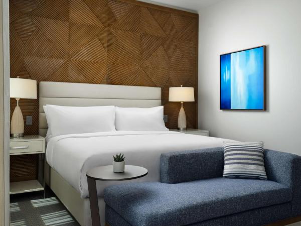 Shore House at The Del, Curio Collection by Hilton : photo 3 de la chambre oceanfront guestroom with one king bed