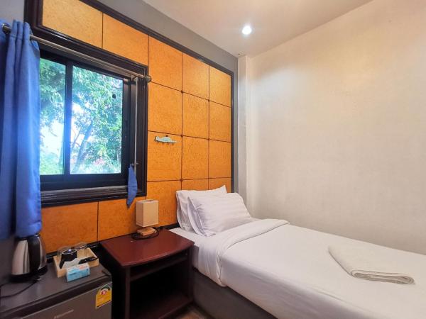 Kan Home Hotel : photo 1 de la chambre chambre simple avec salle de bains privative