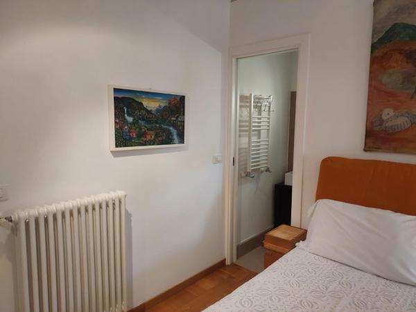 B&B Attico Ventaglieri with Panoramic Terrace : photo 4 de la chambre chambre double avec salle de bains privative