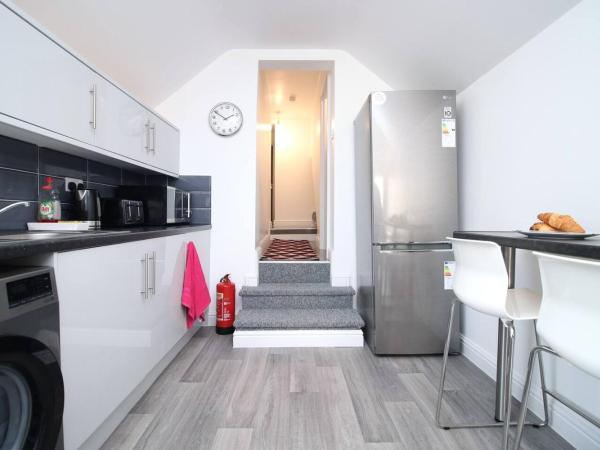Cardiff Private Double Room with Shared Bathroom Wi-Fi And Free On-Street Parking : photo 7 de la chambre chambre double deluxe