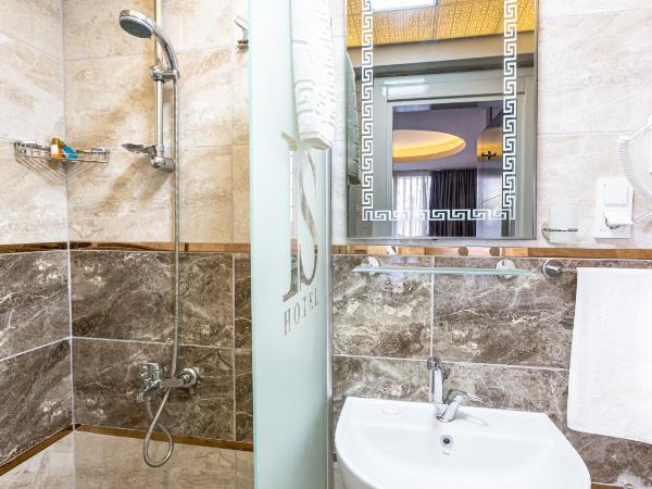 IS Hotel : photo 1 de la chambre chambre double - vue sur jardin