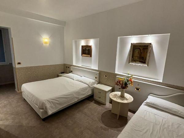 Hotel Giardinetto Al Sant'Orsola : photo 5 de la chambre chambre triple