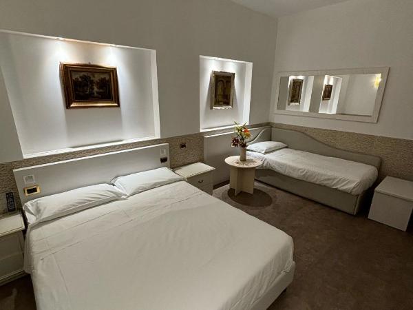 Hotel Giardinetto Al Sant'Orsola : photo 4 de la chambre chambre triple