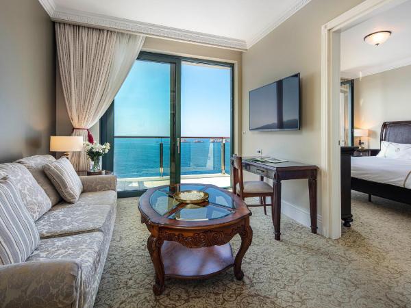 Royal Princess Hotel : photo 1 de la chambre suite de luxe avec balcon - vue sur mer