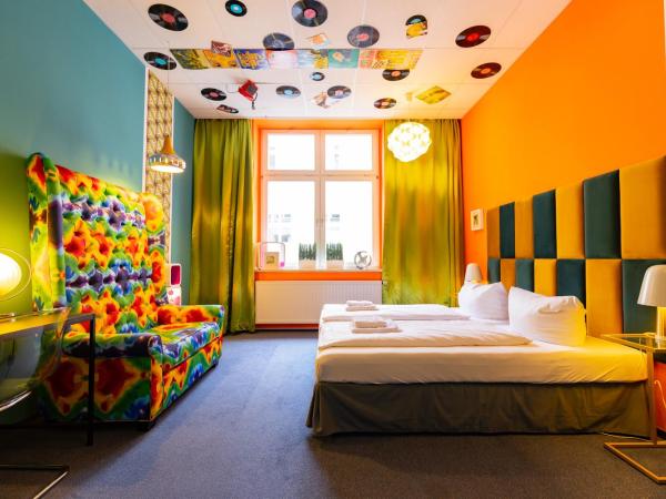 LaLeLu Hostel Dresden : photo 9 de la chambre chambre double avec salle de bains commune