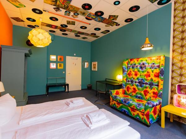 LaLeLu Hostel Dresden : photo 7 de la chambre chambre double avec salle de bains commune