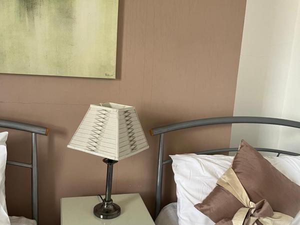 The Angerstein Hotel : photo 3 de la chambre chambre lits jumeaux avec salle de bains commune