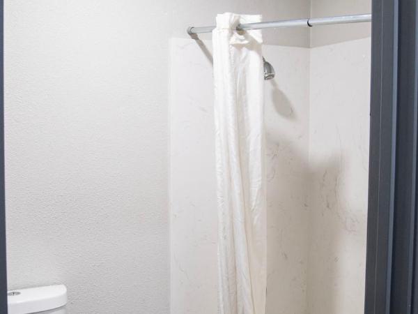 Quality Inn Portland Airport PDX : photo 2 de la chambre chambre lit queen-size - non-fumeurs