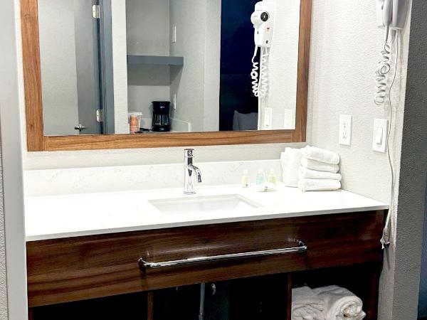 Quality Inn Portland Airport PDX : photo 6 de la chambre chambre 2 lits queen-size - non-fumeurs