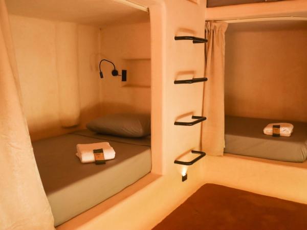 Secret Beach Hostel : photo 6 de la chambre lit simple dans dortoir mixte
