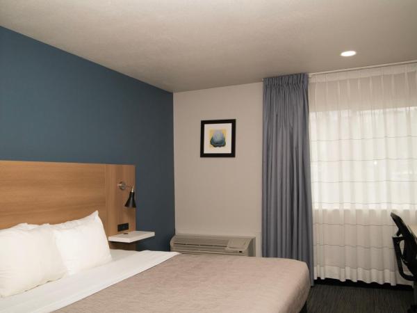 Quality Inn Portland Airport PDX : photo 4 de la chambre chambre lit king-size standard - non-fumeurs
