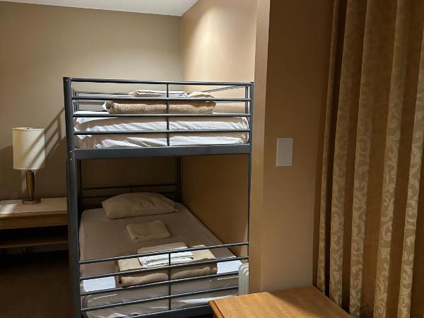 Nox Hostel : photo 3 de la chambre lit dans dortoir pour hommes de 4 lits