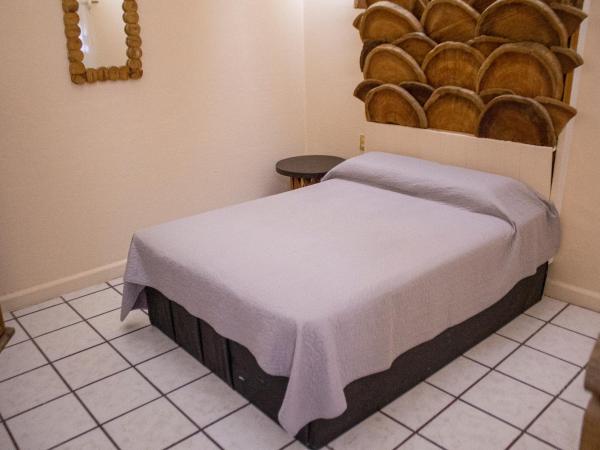 Hotel Media Luna : photo 6 de la chambre chambre double