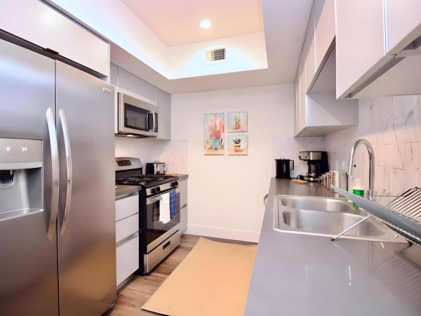 Los Angeles Premium Suites with Free Parking : photo 8 de la chambre appartement 2 chambres avec balcon