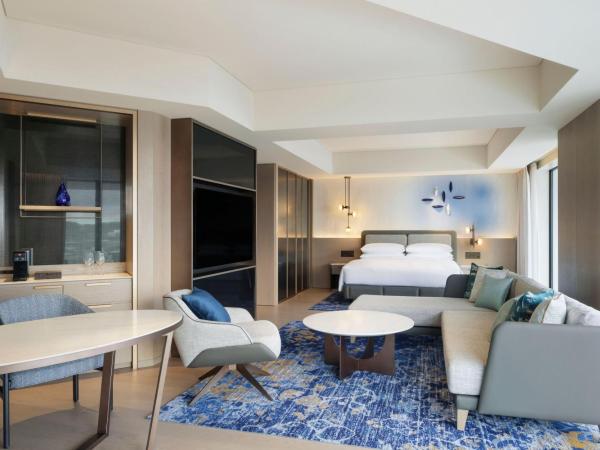 Nagasaki Marriott Hotel : photo 2 de la chambre corner junior king suite with sofa bed - club lounge access