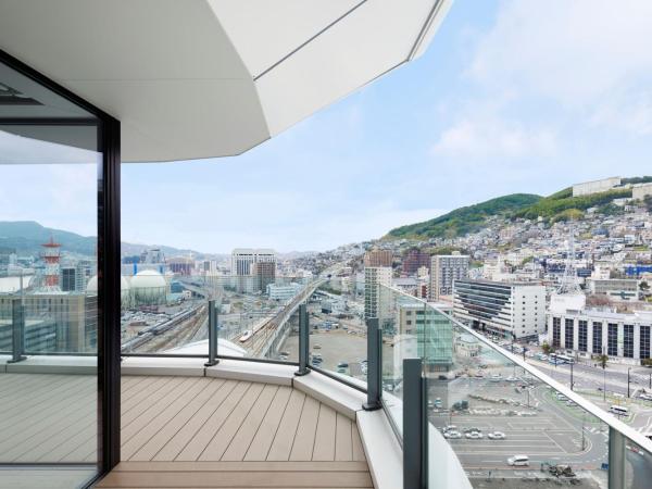 Nagasaki Marriott Hotel : photo 1 de la chambre king suite with sofa bed - club lounge access