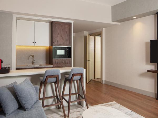 Delta Hotels Istanbul West : photo 3 de la chambre two-bedroom suite with kitchen and sofa bed