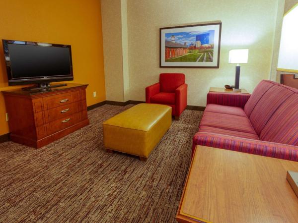 Drury Inn & Suites Indianapolis Northeast : photo 3 de la chambre spacious queen suite